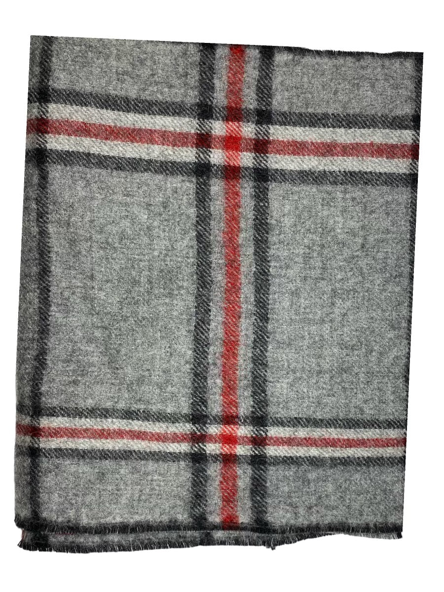Discover Luxury and Comfort with 100% Baby Alpaca: Tumi Square Pattern Delights Await!"