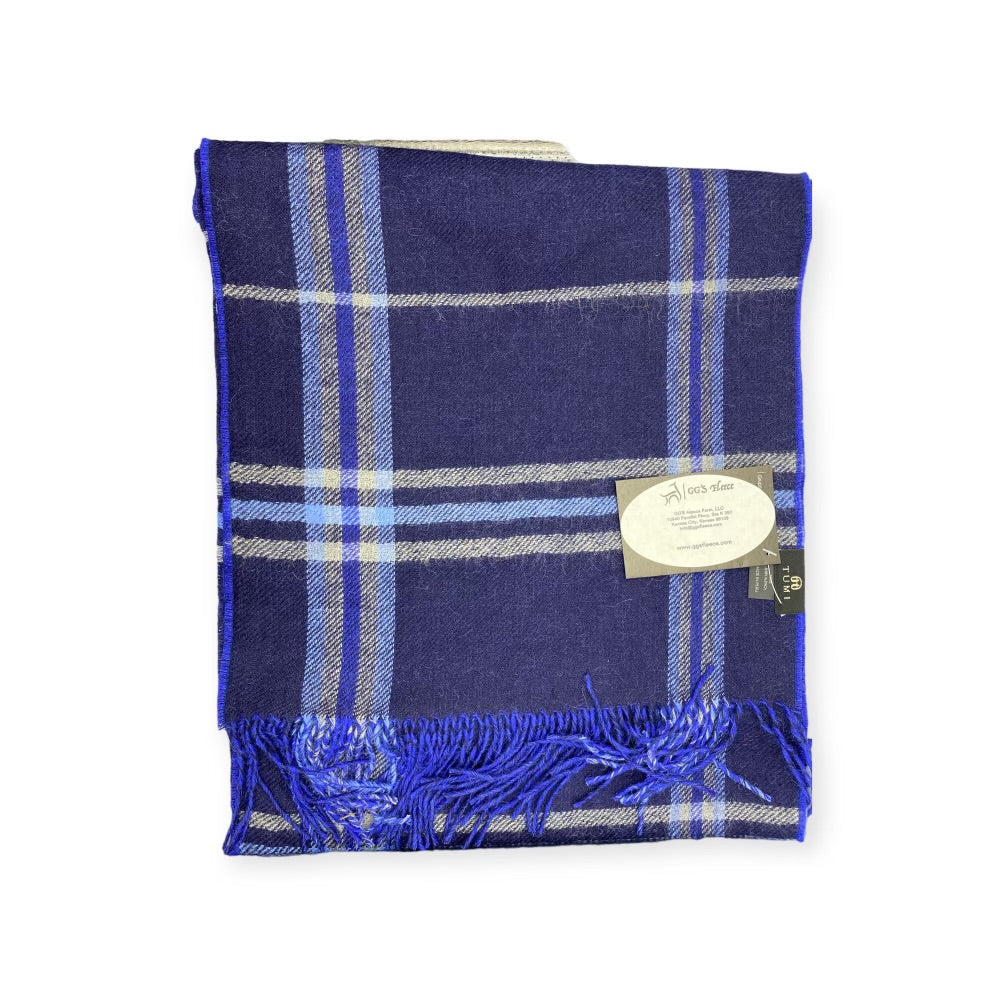 Discover Luxury and Comfort with 100% Baby Alpaca: Tumi Square Pattern Delights Await!"