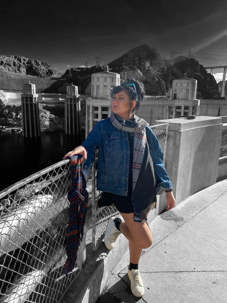 Discover Luxury and Comfort with 100% Baby Alpaca: Tumi Square Pattern Delights Await!"